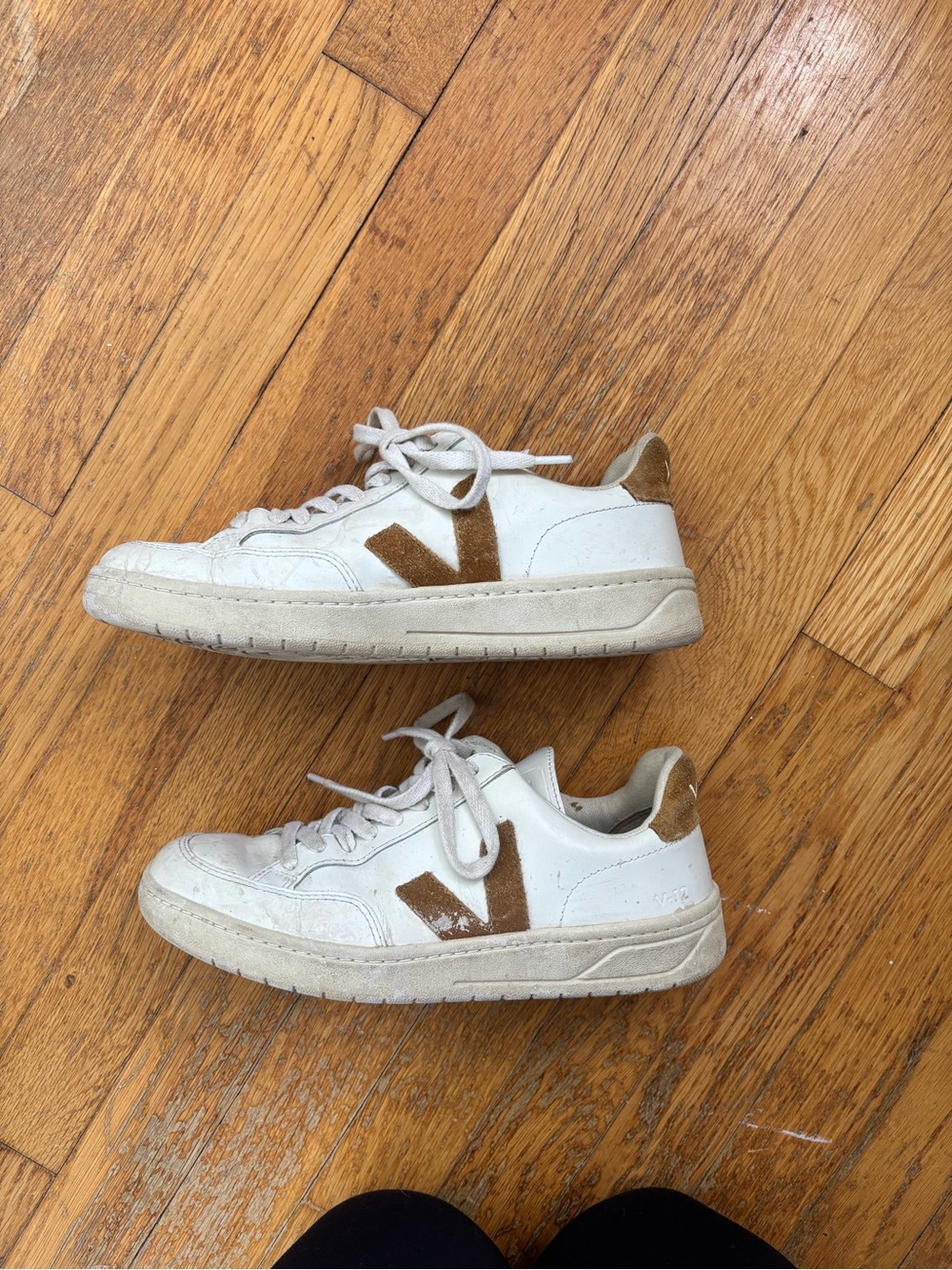 Veja V-10 Camel Sneakers - Picture 3 of 5